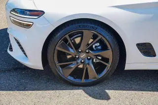 Genesis G70 2023 2.0T 4dr Sedán