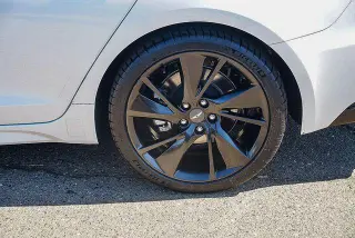 Genesis G70 2023 2.0T 4dr Sedán