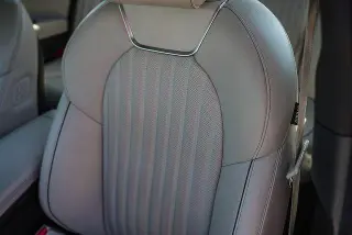 Genesis G70 2023 2.0T 4dr Sedán