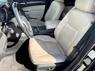 Chrysler 300 2017 Limited 4dr Sedan