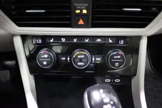 Volkswagen Jetta 2023 SE 4p Sedán