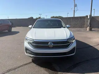 Volkswagen Jetta 2023 SE 4p Sedán