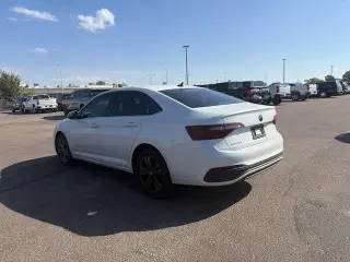 Volkswagen Jetta 2023 SE 4p Sedán