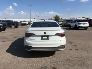 Volkswagen Jetta 2023 SE 4p Sedán