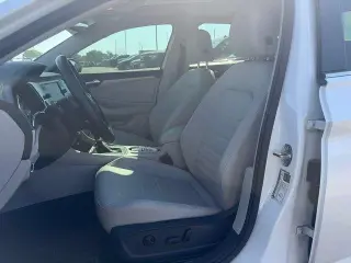 Volkswagen Jetta 2023 SE 4p Sedán