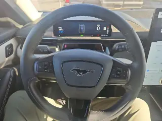 Ford Mustang Mach-E 2023 Premium 4dr SUV