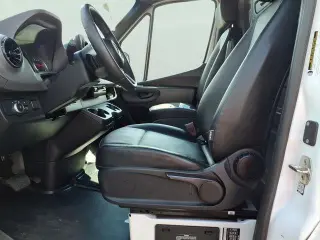 Mercedes-Benz Sprinter 2025 2500 3dr 144 in. WB Camión de Carga (2.0L I4)