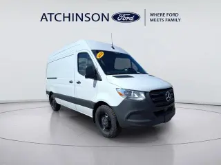 Mercedes-Benz Sprinter 2025 2500 3dr 144 in. WB Camión de Carga (2.0L I4)