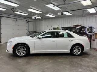 Chrysler 300 2018 Touring L 4dr Sedán