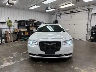 Chrysler 300 2018 Touring L 4dr Sedán