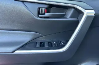 Toyota RAV4 2025 AWD LE 4p SUV