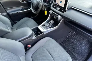 Toyota RAV4 2025 AWD LE 4p SUV
