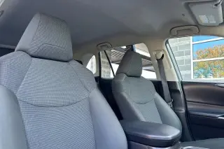 Toyota RAV4 2025 AWD LE 4p SUV