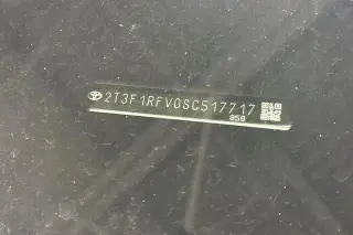 Toyota RAV4 2025 AWD LE 4p SUV