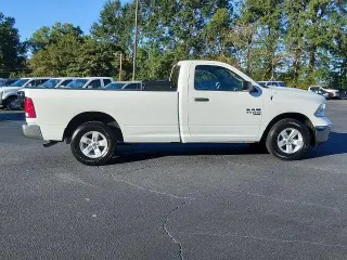 Ram 1500 Clásico 2023 4x2 Tradesman 2dr Cab Estándar Regular 8 ft. LB Pickup