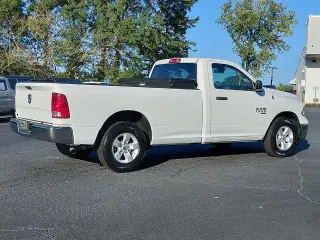 Ram 1500 Clásico 2023 4x2 Tradesman 2dr Cab Estándar Regular 8 ft. LB Pickup