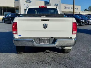 Ram 1500 Clásico 2023 4x2 Tradesman 2dr Cab Estándar Regular 8 ft. LB Pickup
