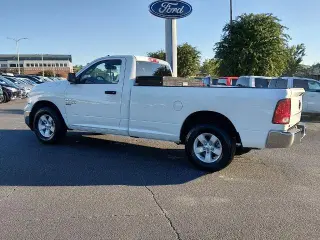 Ram 1500 Clásico 2023 4x2 Tradesman 2dr Cab Estándar Regular 8 ft. LB Pickup