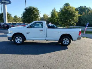Ram 1500 Clásico 2023 4x2 Tradesman 2dr Cab Estándar Regular 8 ft. LB Pickup