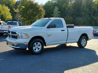Ram 1500 Clásico 2023 4x2 Tradesman 2dr Cab Estándar Regular 8 ft. LB Pickup