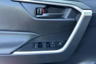Toyota RAV4 2025 AWD LE 4p SUV