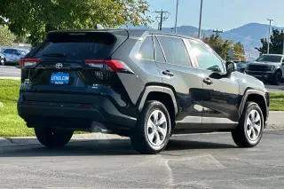 Toyota RAV4 2025 AWD LE 4p SUV