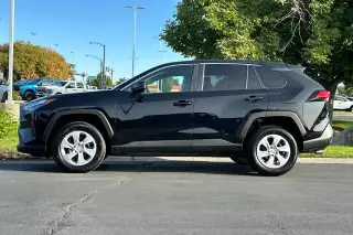 Toyota RAV4 2025 AWD LE 4p SUV