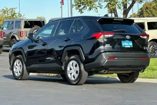 Toyota RAV4 2025 AWD LE 4p SUV
