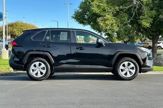 Toyota RAV4 2025 AWD LE 4p SUV