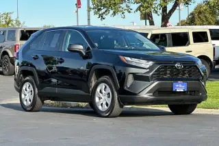 Toyota RAV4 2025 AWD LE 4p SUV