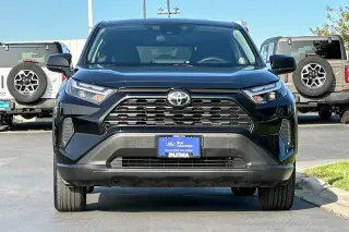 Toyota RAV4 2025 AWD LE 4p SUV