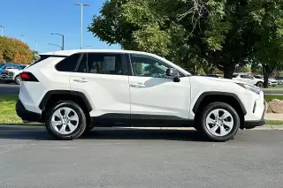 Toyota RAV4 2025 AWD LE 4dr SUV