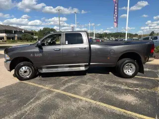Ram 3500 2015 4x4 SLT 4p. Cabina de tripulación completa 8 ft. LB DRW Pickup