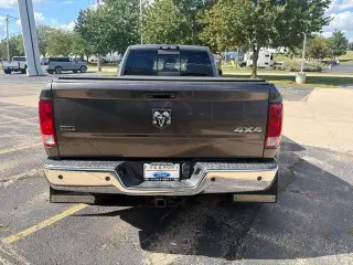 Ram 3500 2015 4x4 SLT 4p. Cabina de tripulación completa 8 ft. LB DRW Pickup