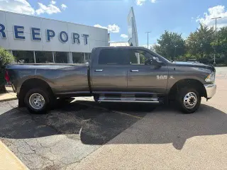 Ram 3500 2015 4x4 SLT 4p. Cabina de tripulación completa 8 ft. LB DRW Pickup