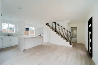 SE RENTA CASA AMPLIA 3REC 3BA!