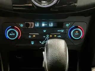 Ford Focus 2017 SEL 4dr Sedán