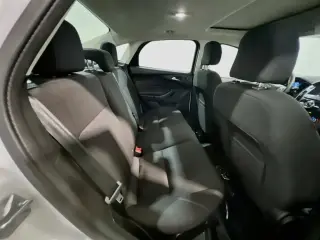 Ford Focus 2017 SEL 4dr Sedán