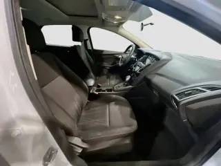 Ford Focus 2017 SEL 4dr Sedán