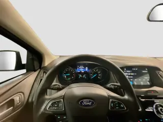Ford Focus 2017 SEL 4dr Sedán