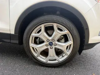 Ford Escape 2019 AWD Titanium SUV 4 puertas