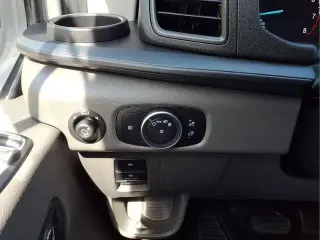 Ford Transit 2024 350 XL 3 puertas batalla larga techo mediano furgoneta de pasajeros