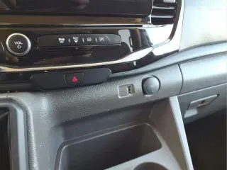 Ford Transit 2024 350 XL 3 puertas batalla larga techo mediano furgoneta de pasajeros