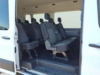 Ford Transit 2024 350 XL 3 puertas batalla larga techo mediano furgoneta de pasajeros