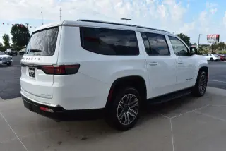 Jeep Wagoneer L 2023 4x4 Serie II SUV de 4 puertas