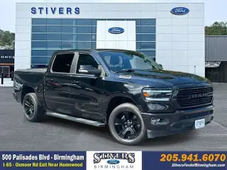 Ram 1500 2021 4x2 Big Horn 4 puertas Crew Cab batea de 5.6 pies