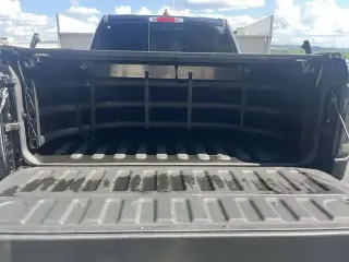 Ram 1500 2021 4x2 Big Horn 4 puertas Crew Cab batea de 5.6 pies