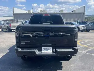 Ram 1500 2021 4x2 Big Horn 4 puertas Crew Cab batea de 5.6 pies