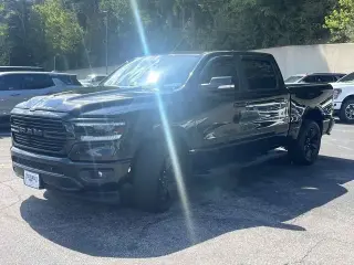 Ram 1500 2021 4x2 Big Horn 4 puertas Crew Cab batea de 5.6 pies