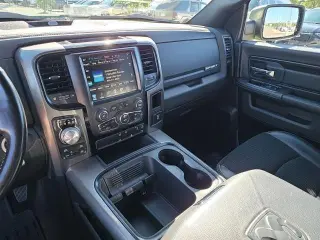 Camioneta Ram 1500 2017 4x4 Sport 4 puertas Crew Cab batea de 5.5 pies